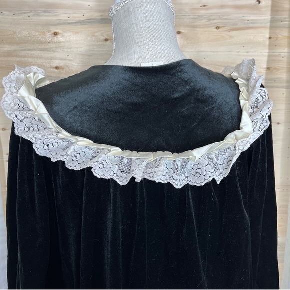 Vintage Black velvet zip up mum - Picture 4 of 13